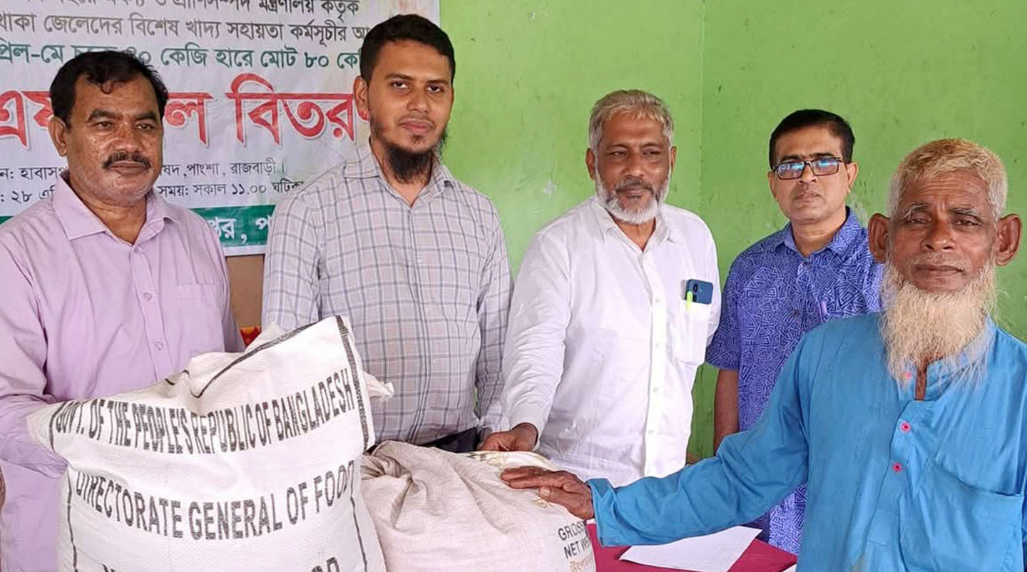  পাংশার হাবাসপুর ও বাহাদুরপুর ইউপিতে জেলেদের মাঝে ভিজিএফ চাল বিতরণ